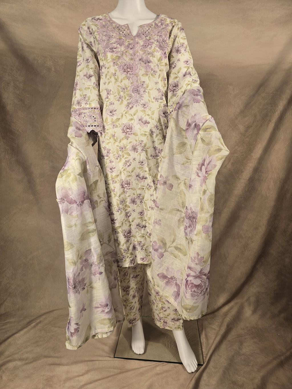 Soft Lilac Rose 3-Piece Suit