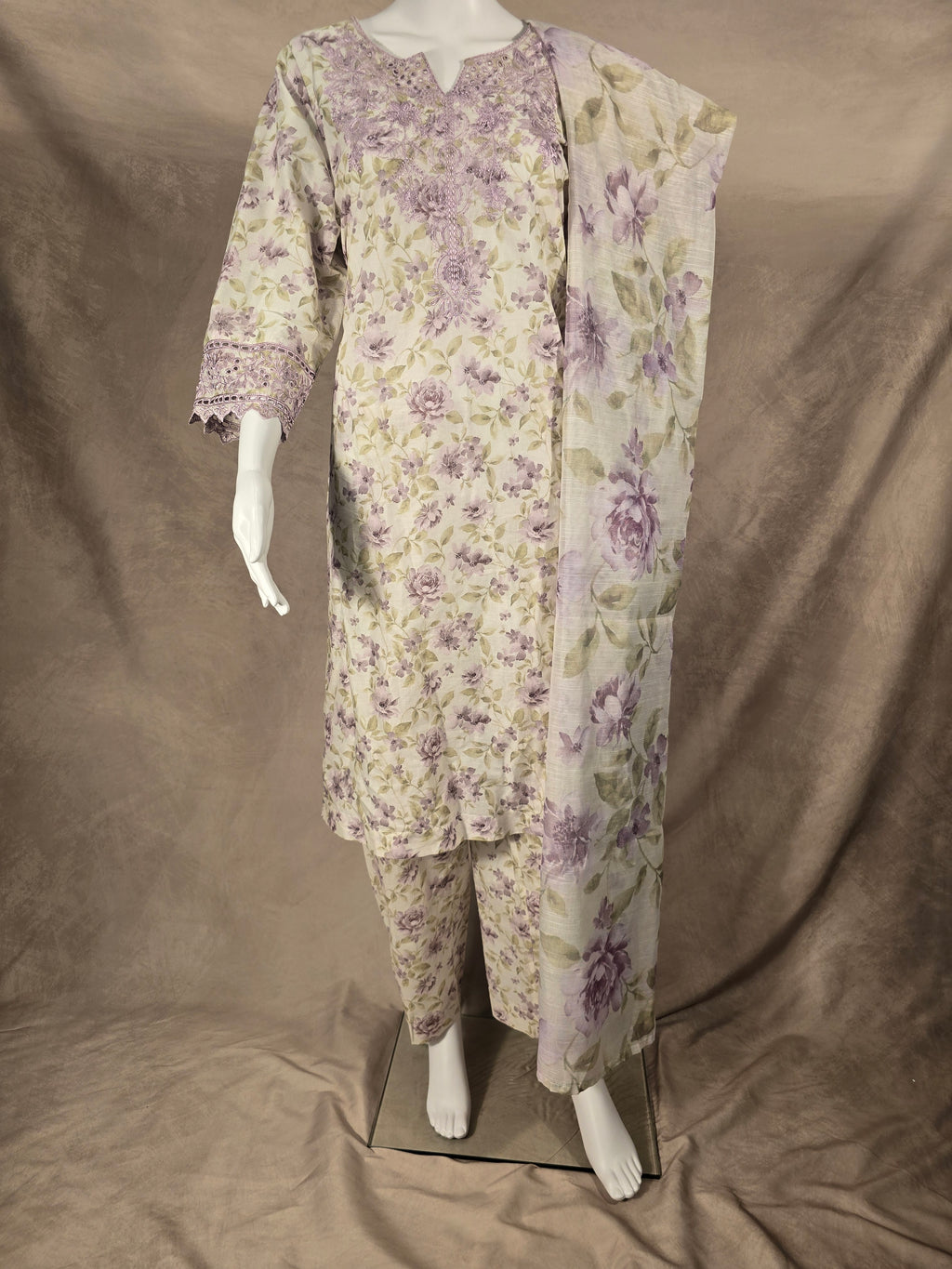 Soft Lilac Rose 3-Piece Suit